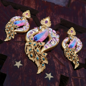 mat finish enamelled peacock with leaves design pendant set