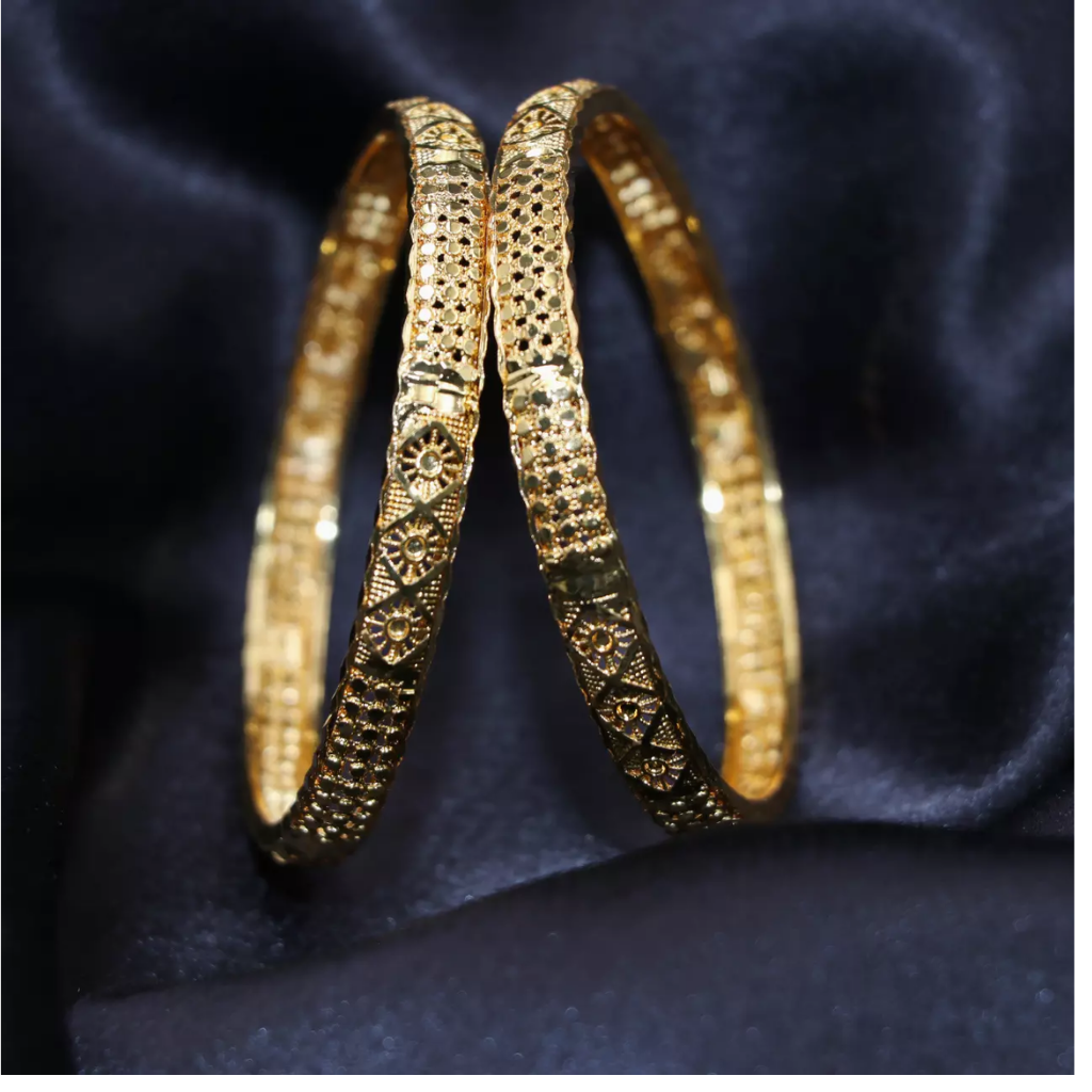 gold finish diamond with net pattern bangle set gold finish diamond with net pattern bangle set